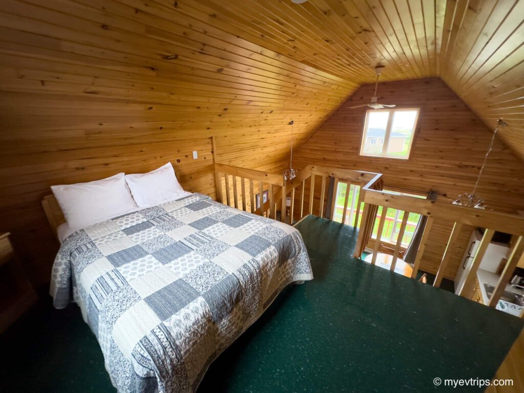 Garnish cabin - bed in loft