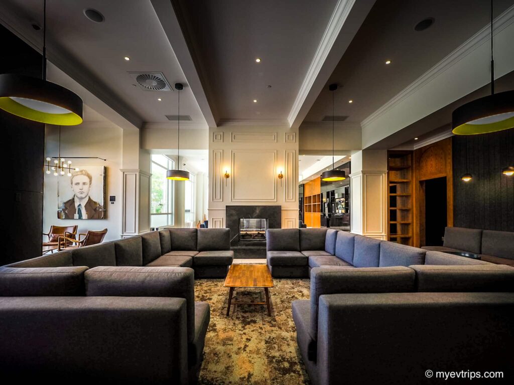Hotel Château Laurier lobby