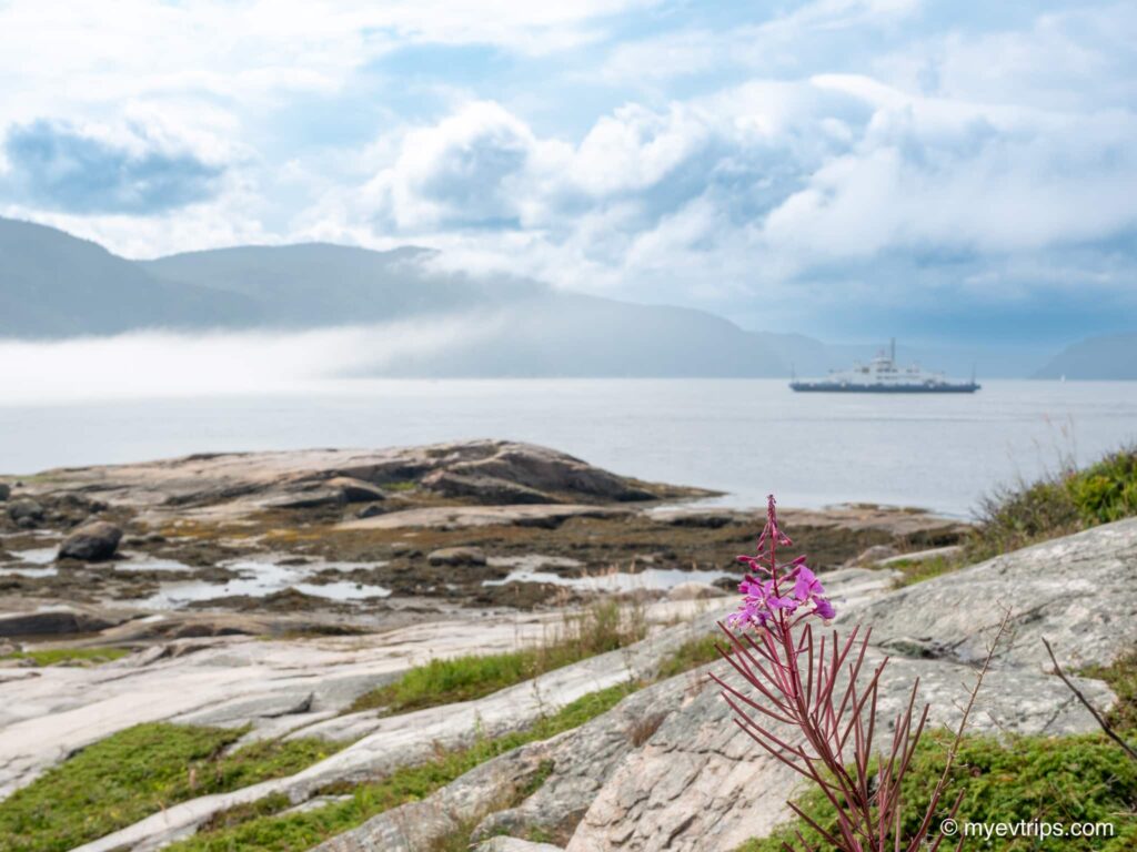 Ferry off the coast of the Sentier de la Pointe-de-l’Islet