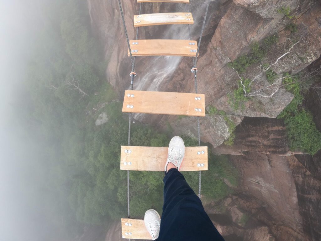 Walking rope bridge with Attitude Nordique