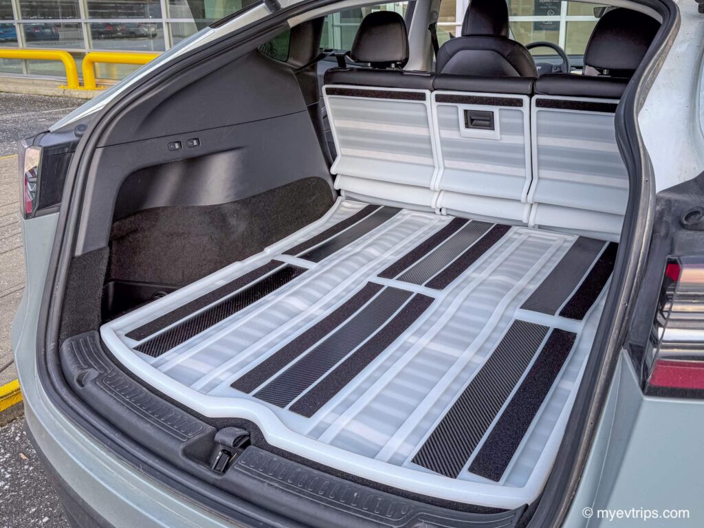 Teslation Model y trunk cover in inverted space