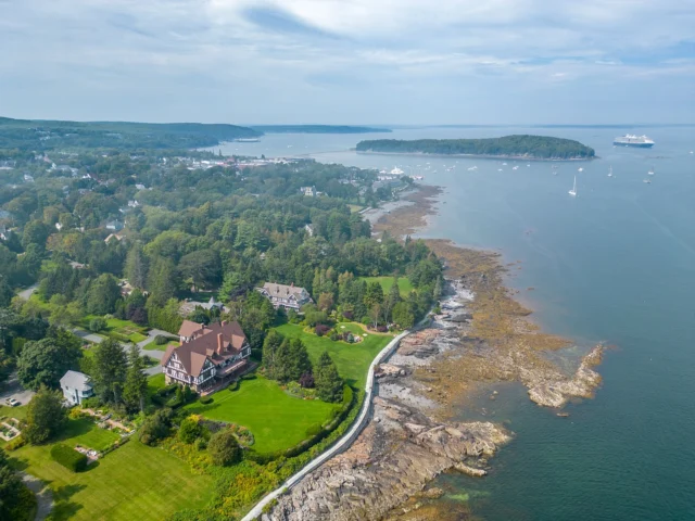 Bar Harbor from above—proof that Maine does drama just as well as it does charm. Easily one of the most photogenic spots on my EV road trip.

Full road trip guide now live at myevtrips.com
•
•
•  #BarHarbor #MaineRoadTrip #AerialView #EVTravel #TeslaModelY #EVRoadTrip #ExploreMaine #MYEVTrips #SustainableTravel #DriveElectric