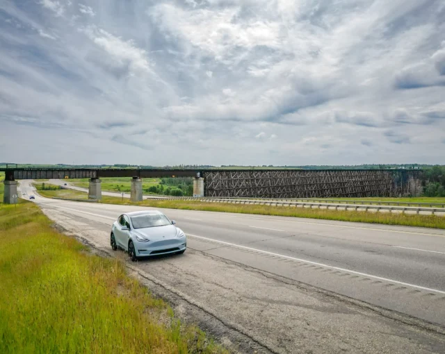 Kicking off my Edmonton → Yellowknife EV adventure at the Mayerthorpe Trestle Bridge, AB. This historic timber trestle was built in 1910 and still carries trains across the valley! ⚡🚗 Check out the full road trip report at myevtrips.com
.
.
.
.
#EVroadtrip #NorthernAlberta #AlbertaAdventures #Tesla #TeslaModelY #ModelY #EV #RoadTripAdventures #ElectricVehicle #HistoricSitesAB
